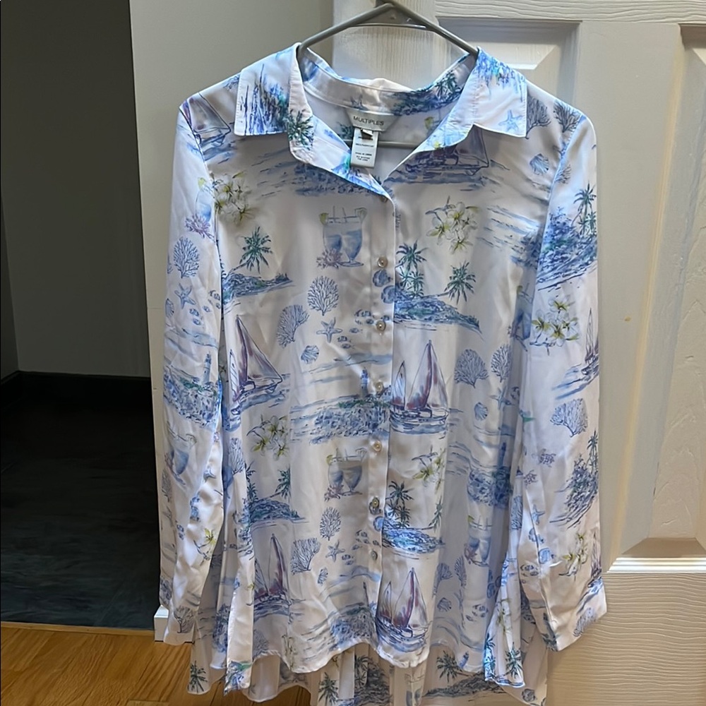 Multiples Semi Sheer lightweight blouse size Small Pleated back NWT